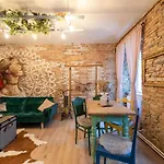 Accommodation At The Folklore Apartment